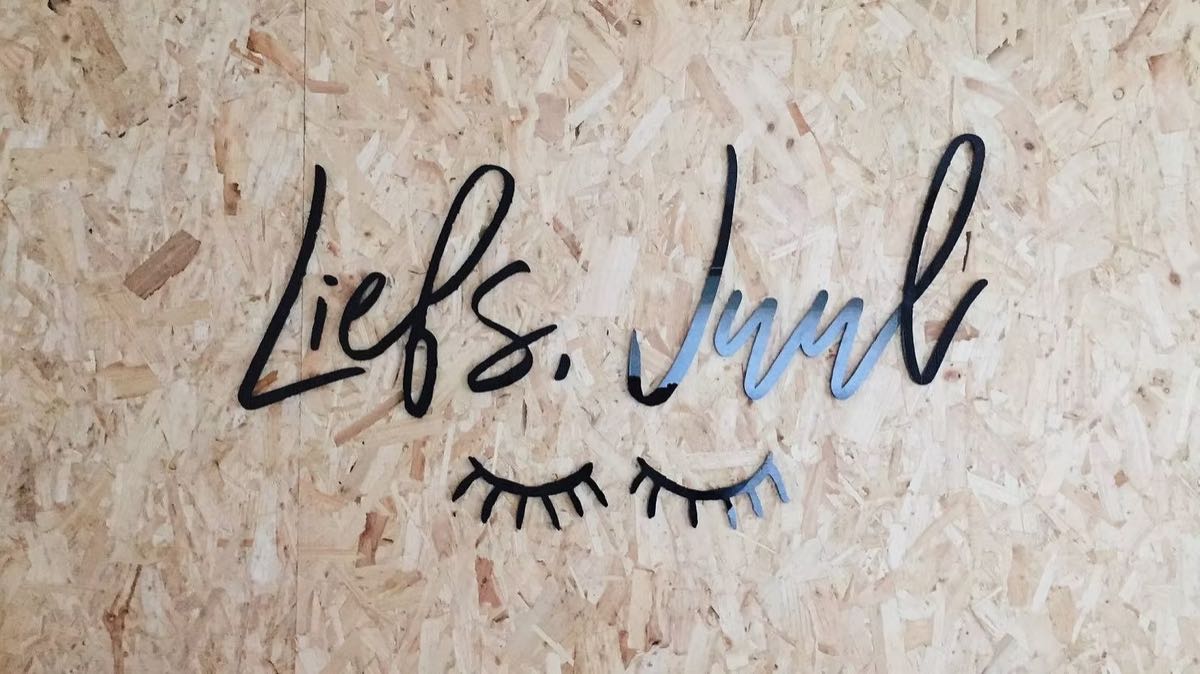 Gelaserd houten naambord Liefs Juul